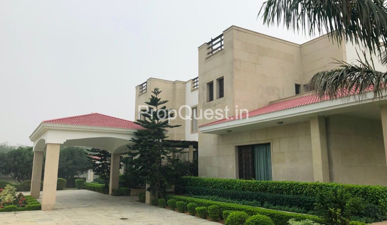 5 BHK Farmhouse For Sale in Pushpanjali Farms, New Delhi 2.5 Acres